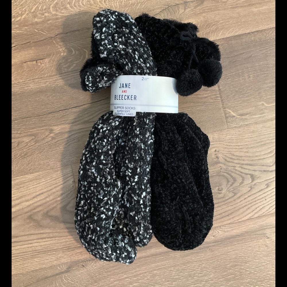 Jane and Bleecker plush lined Black and White Slipper Socks, NWT!